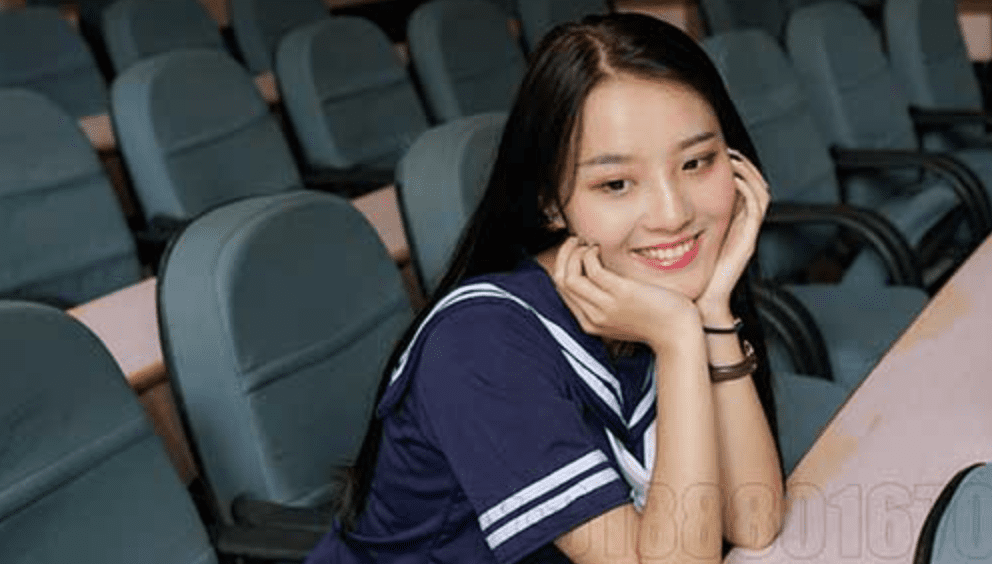 MussGirl | Wanping's stocking legs in the stepped classroom