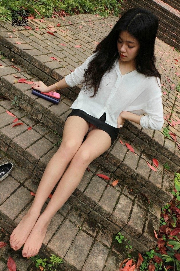 MussGirl慕丝女郎 | 学妹系列 花园里的丝袜平底鞋-视频截图