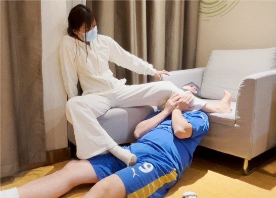 足下生辉 | 跆拳道服女主踢踩蹂躏 强制舔脚