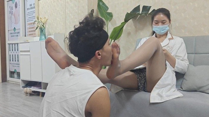 シルクの足 |美人姉妹のシルクストッキングの足をお楽しみください