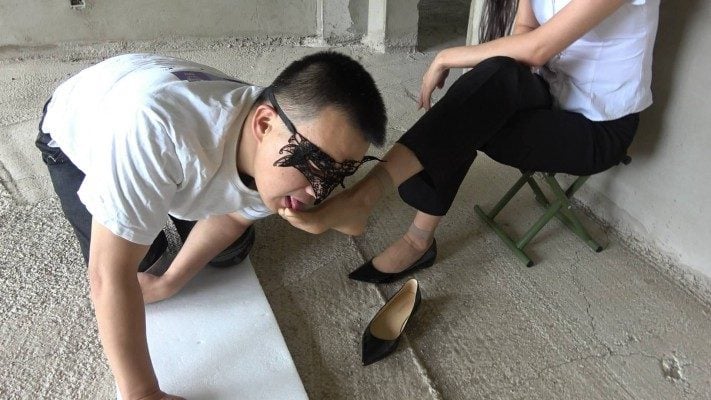 苒溪S | 女老板强迫员工舔臭丝袜臭脚
