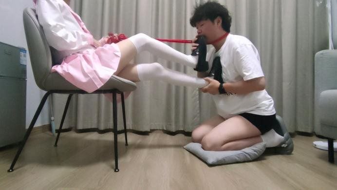 苏梦S | 白丝袜学姐的调教