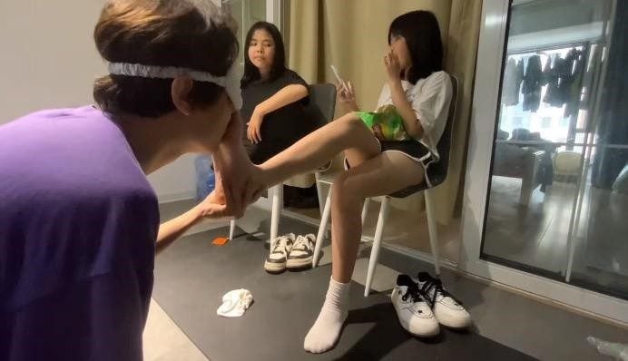 萝莉酱 | 两小美女调皮虐狗