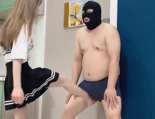 碎蛋 | 不良女高中生被富二代花重金请来踢碎自己蛋