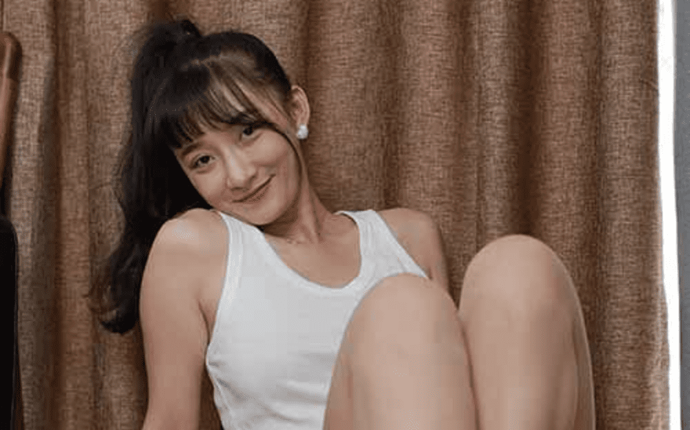 IESS异思趣向 | 丝享家系列之秋秋白色背心和超薄丝袜
