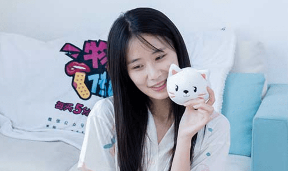 物恋传媒 | 菜菜的毛拖鞋白袜脚之蔚蓝色的街(带视频)