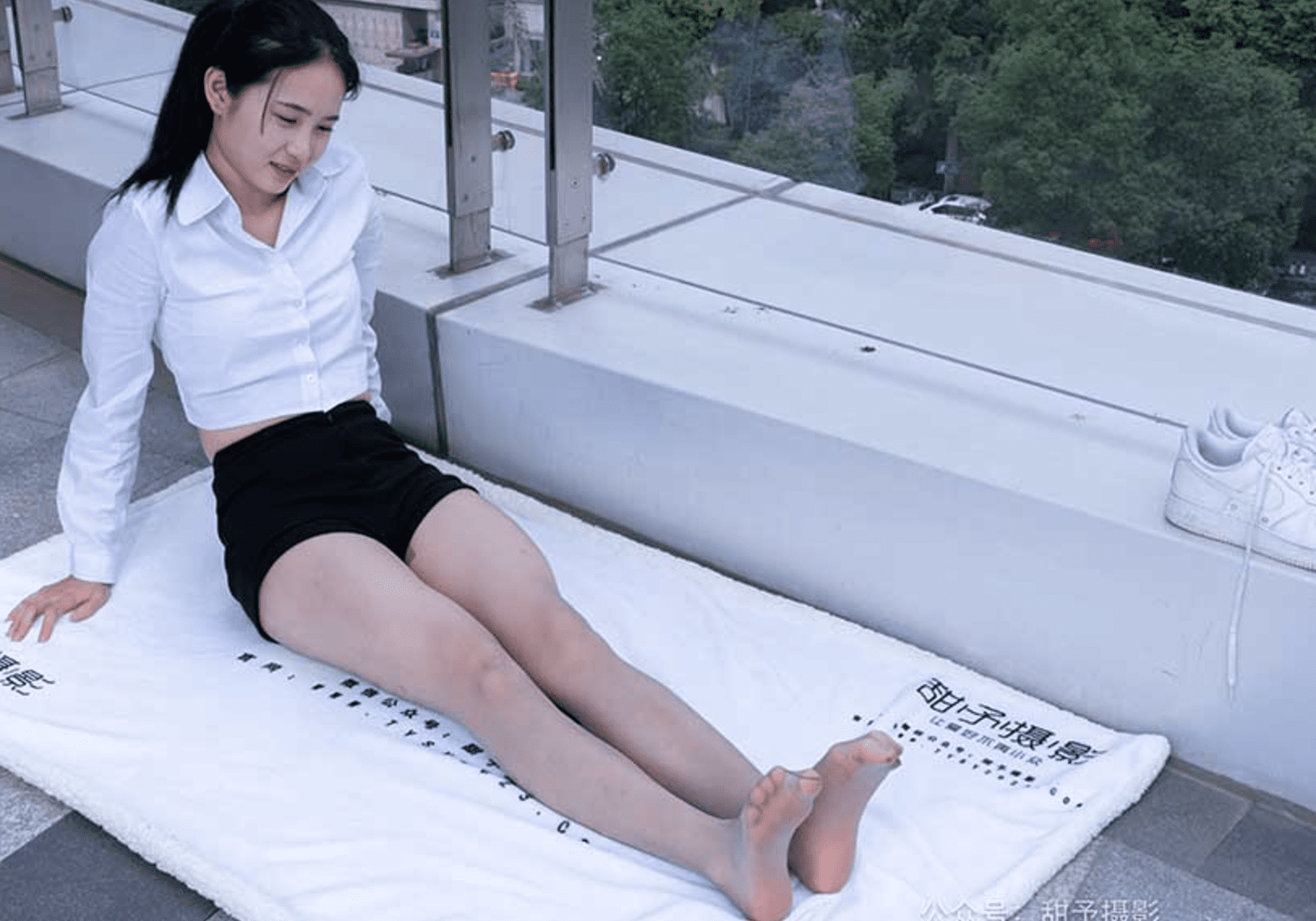 甜予摄影 | 思思的板鞋、油亮灰丝-脚尖透明款(带视频)
