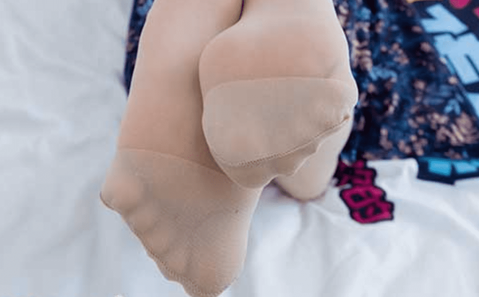 Fetish Media | Close-up of the soles of Miu's feet in stockings - A dream (with video)