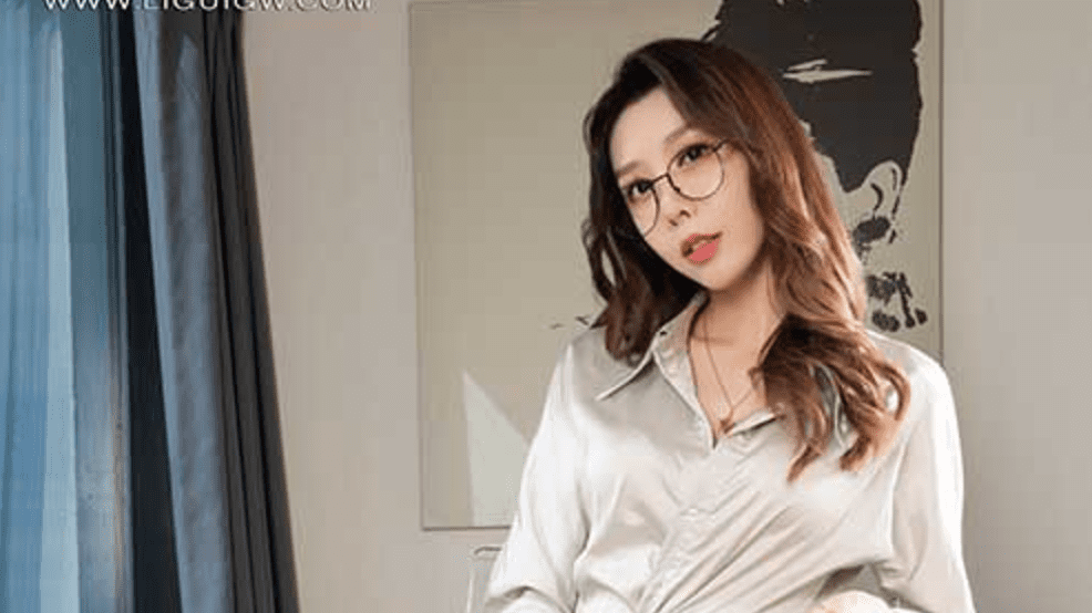 Ligui丽柜 | 灰丝女秘 兔子的高跟鞋OL