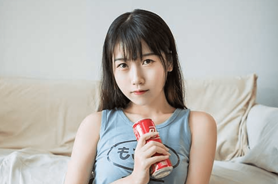 YALAYI雅拉伊 | 闲居在家 弈思的白袜脚