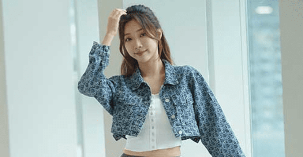 魔镜街拍 | 包臀裙凉高长腿美女