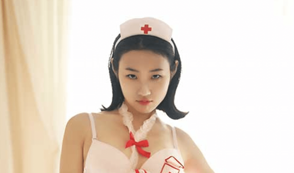YALAYI雅拉伊 | 讨你喜欢 沈伊护士装情趣内衣