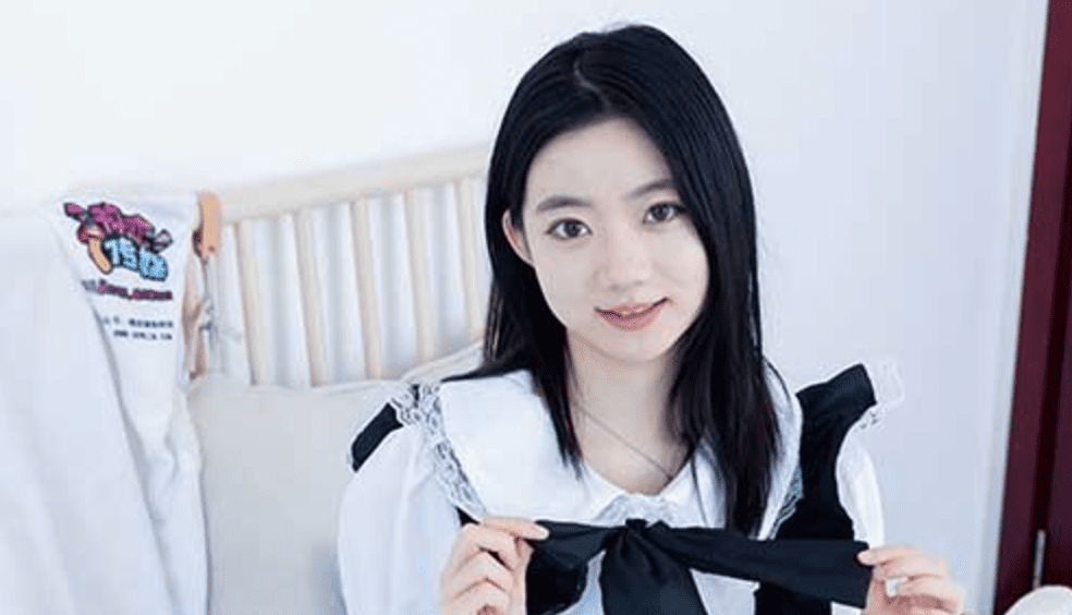 物恋传媒 | 欢欢的白丝袜女仆装之牵你的手(带视频)