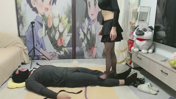 インインインイン | 口に靴下を詰める/化粧/縛られる/黒ストッキングとハイヒール/乗馬
