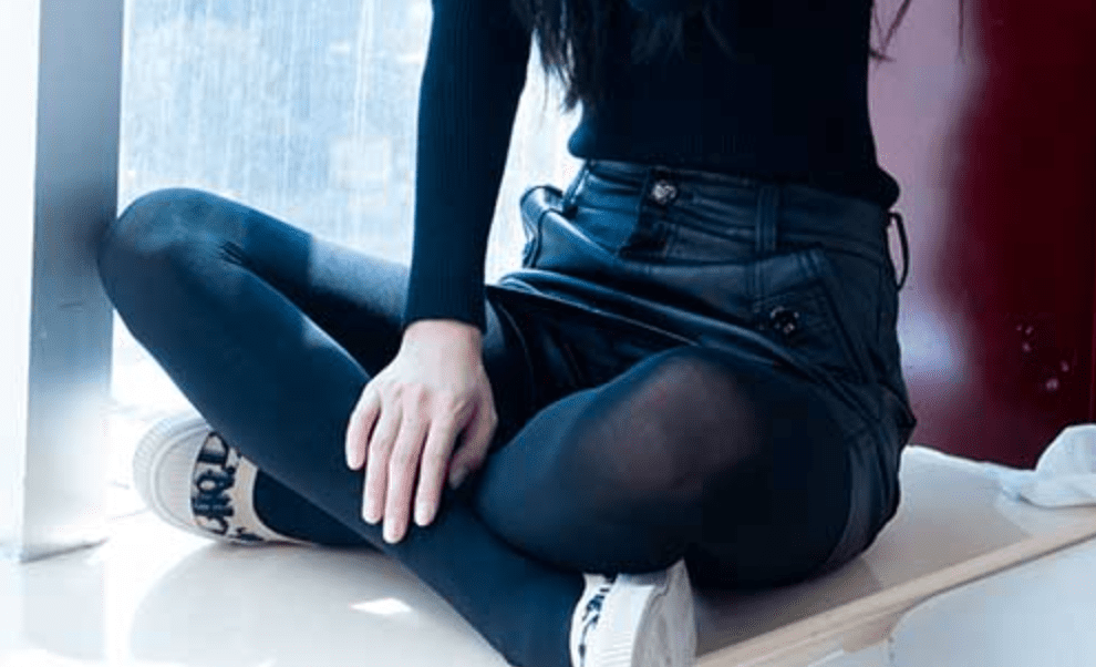 Wulian Media | Fuling's Warm Black Stockings Night Moon (with video)