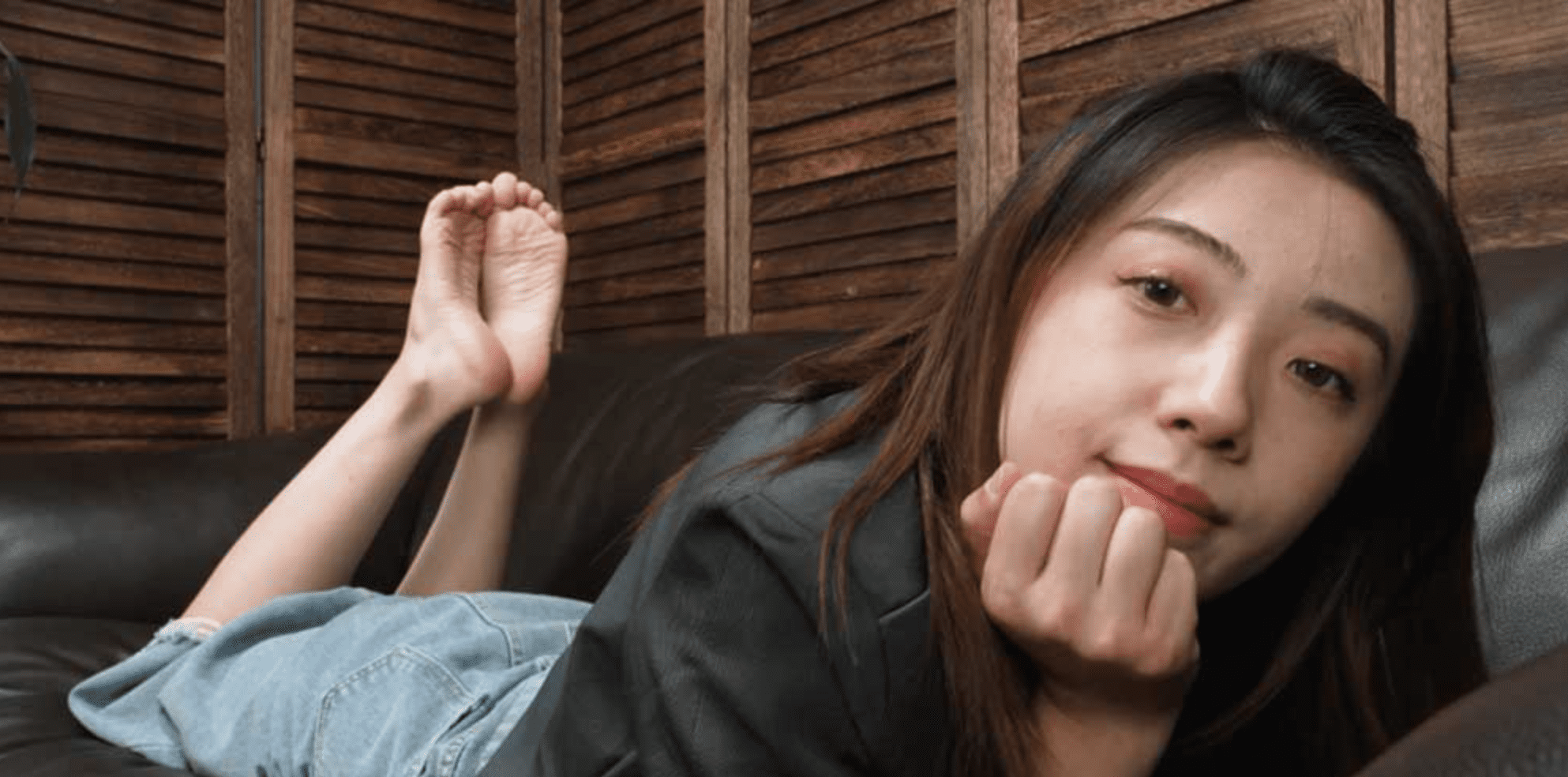 A&F视频 | 雅文的牛仔裙性感凉高裸足小脚