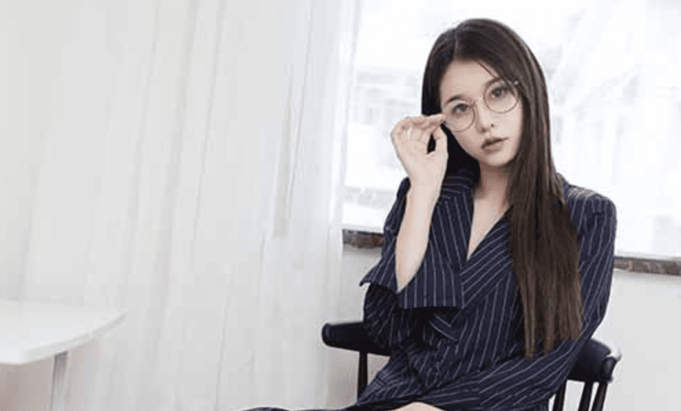 Sia不吃鱼 | 条纹职业装裤里丝