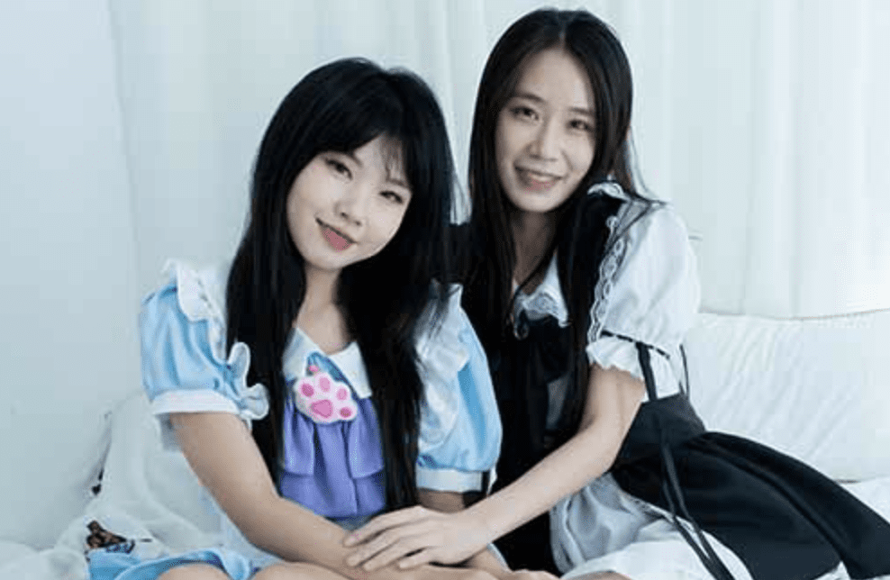 Fetish Media | Caicai & Mimi's intimate double beautiful feet (with video)