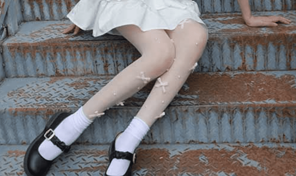 IESS さまざまなアイデアと興味 |シルクエンジョイシリーズ：トゥアントゥアンのストッキングには穴があいている