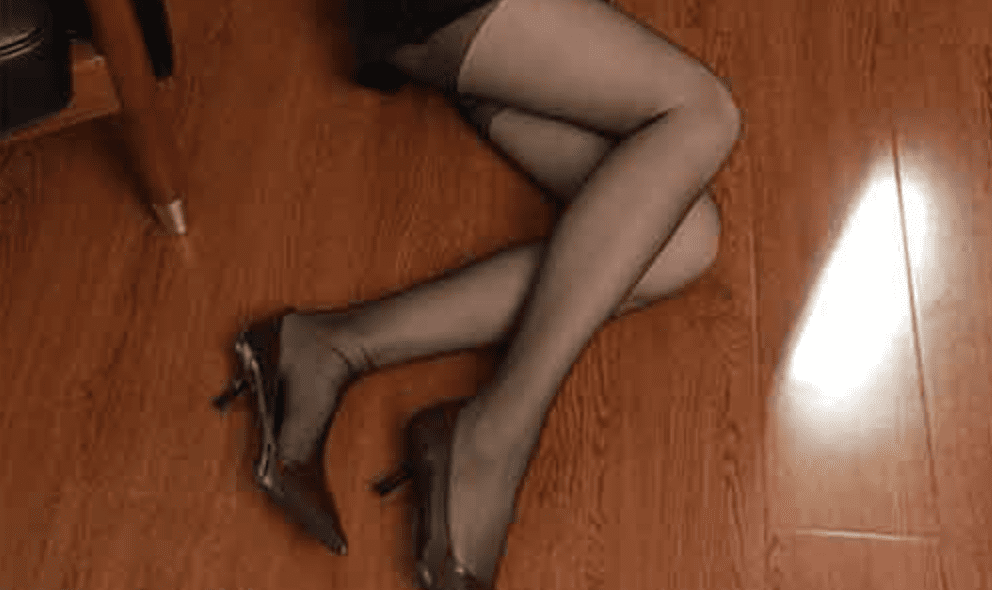 IESS异思趣向 | 丝享家OL小婕的黑丝春光明媚