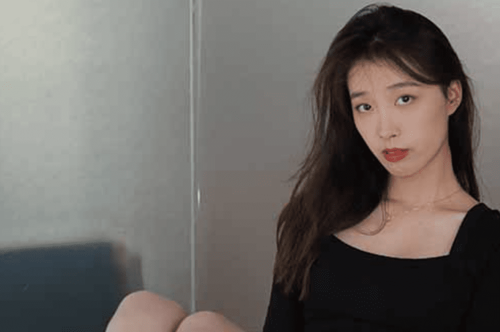IESS异思趣向 | 丝享家系列之丝足小九包臀黑裙