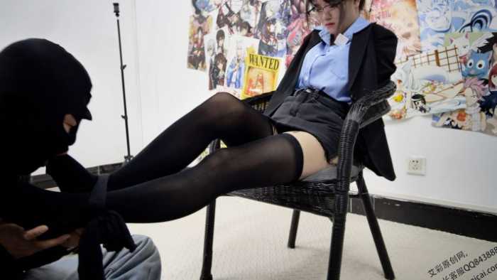 第5风格 | 女职员下班被老板捆绑强制舔脚