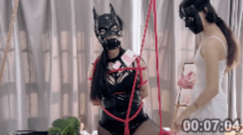 MUMUZI | 金钱的欲望与贪婪 女调女第一视角