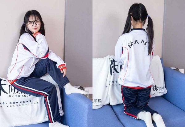 ワ・ボ・ボ | 458号ドーナツスニーカー、白い綿の靴下、肌色のつま先、リボンで補強された制服パンツのビデオ