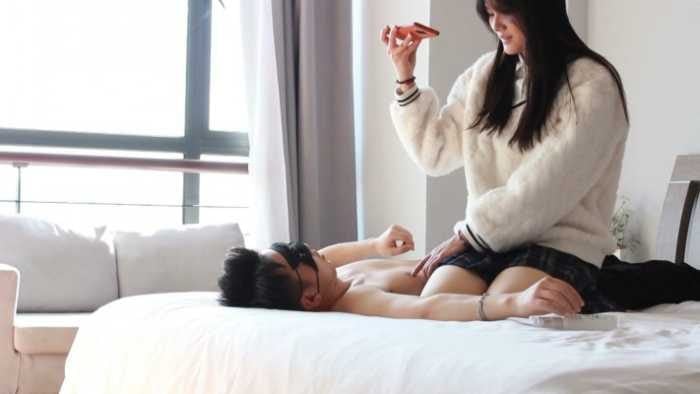 黒絹の誘惑 | 女子高生タオタオが短いスカートで顔面騎乗して犬奴隷を窒息させる素人バージョン