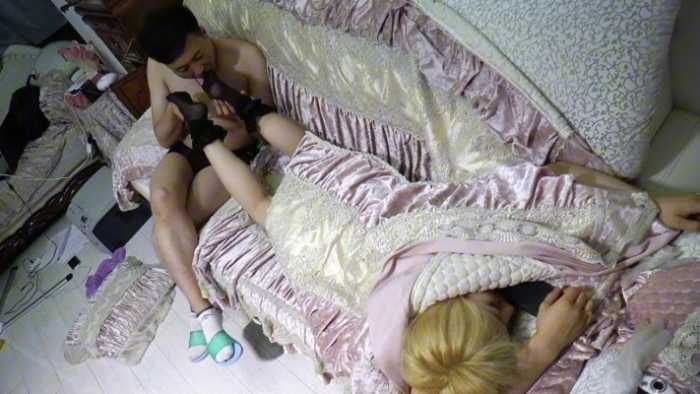 アイスエイジ | 誘惑した後、彼女は眠りに落ち、黒い絹の足を舐めましたJS250221 1