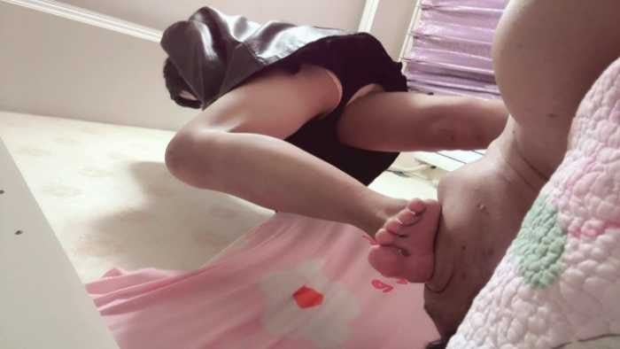 兔粉粉 | 脚下的玩物