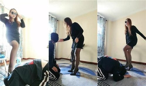 Ordinary | Riding a horse, turning hips, black stockings, high heels, stepping on the whip