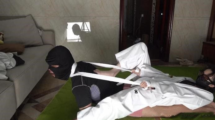 南国原创 | 女神雪儿格斗片 腿绞 踩脖子 坐脸锁喉窒息
