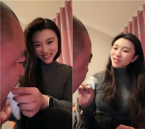 蜜雪 | 狗头就是给我放东西的 吃纸巾 拖鞋白袜踩