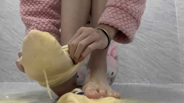 Berry | Make egg liquid inside vermicelli socks