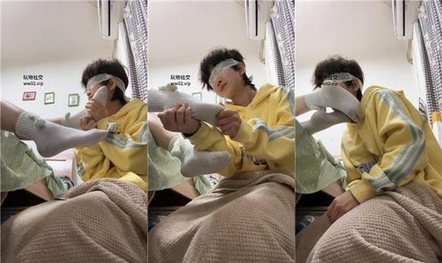 cc | 素人の臭い足を恥ずかしそうに舐める