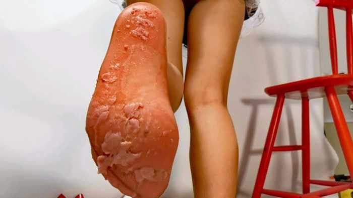 希子 | 女仆肉丝踩爆蛋蛋