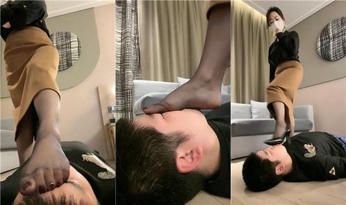 ホットな姉妹 |黒いシルクのハイヒールが臭い足を踏みつけ、顔を覆い窒息させる