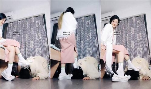 Smart cc | Original white socks playing with dog-torturing brother