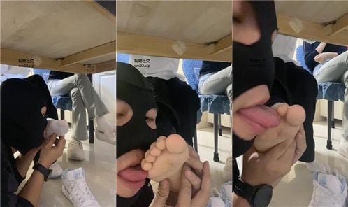 精神小妹 | 桌底视角 舔脏鞋原味棉袜 全体重跳踩