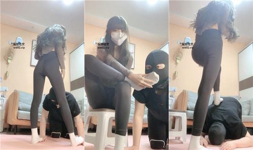 Lu Ke | Goddess plays with slaves in original white socks after fitness