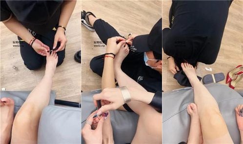Shishi | Serving the master with manicure