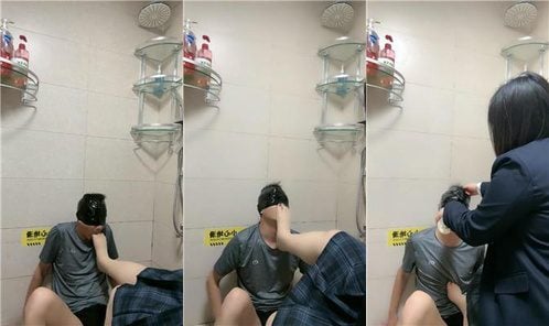 可馨大大 | JK学生主厕所玩 深喉圣水淋浴