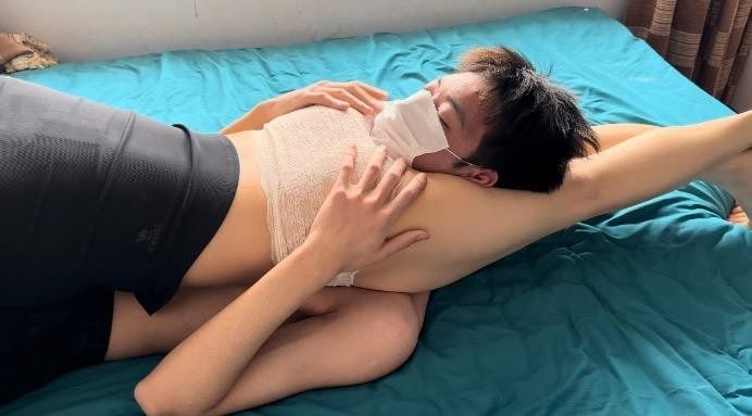 タオフア姉さんは足をひどく捻挫し、3回も気を失いました。彼女は数回気を失い、軽く気を失いました。