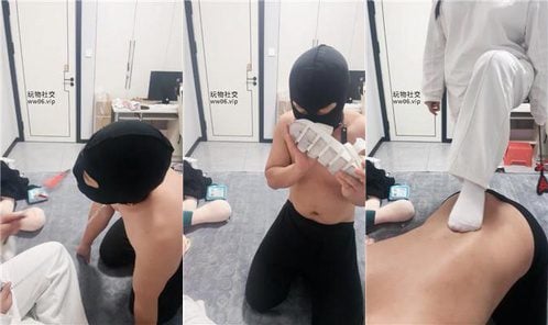 恩恩 | 狗链拴狗 闻舔白袜脚 舔圣水 坐脸窒息