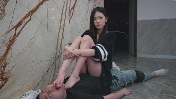 画画S单人50分钟净暴力场 臭到无法呼吸的原味袜子与裸足