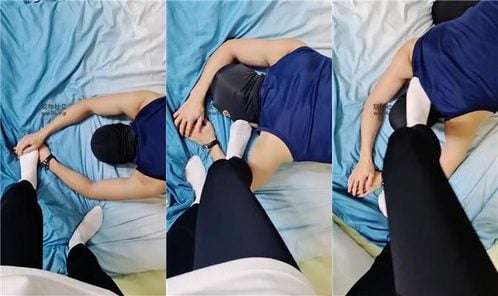 小苮 | 骑狗背 超臭白棉袜踩