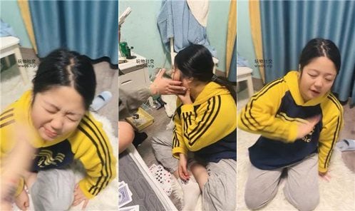 白うさぎ私の親友は授業が終わって私が家に帰るのを待っていてくれました