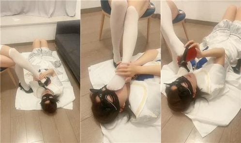 桃江 |口に詰め込まれた女性の動物のハイヒールと白いシルクの崇拝の靴下
