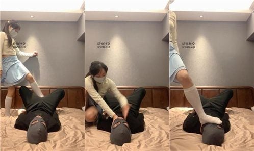 宝娜s | 白丝玉足美腿踩踏狂舔